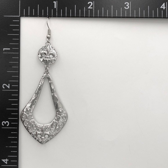 🌼 Fleur De Lis Teardrop Silver Earrings - Picture 2 of 3